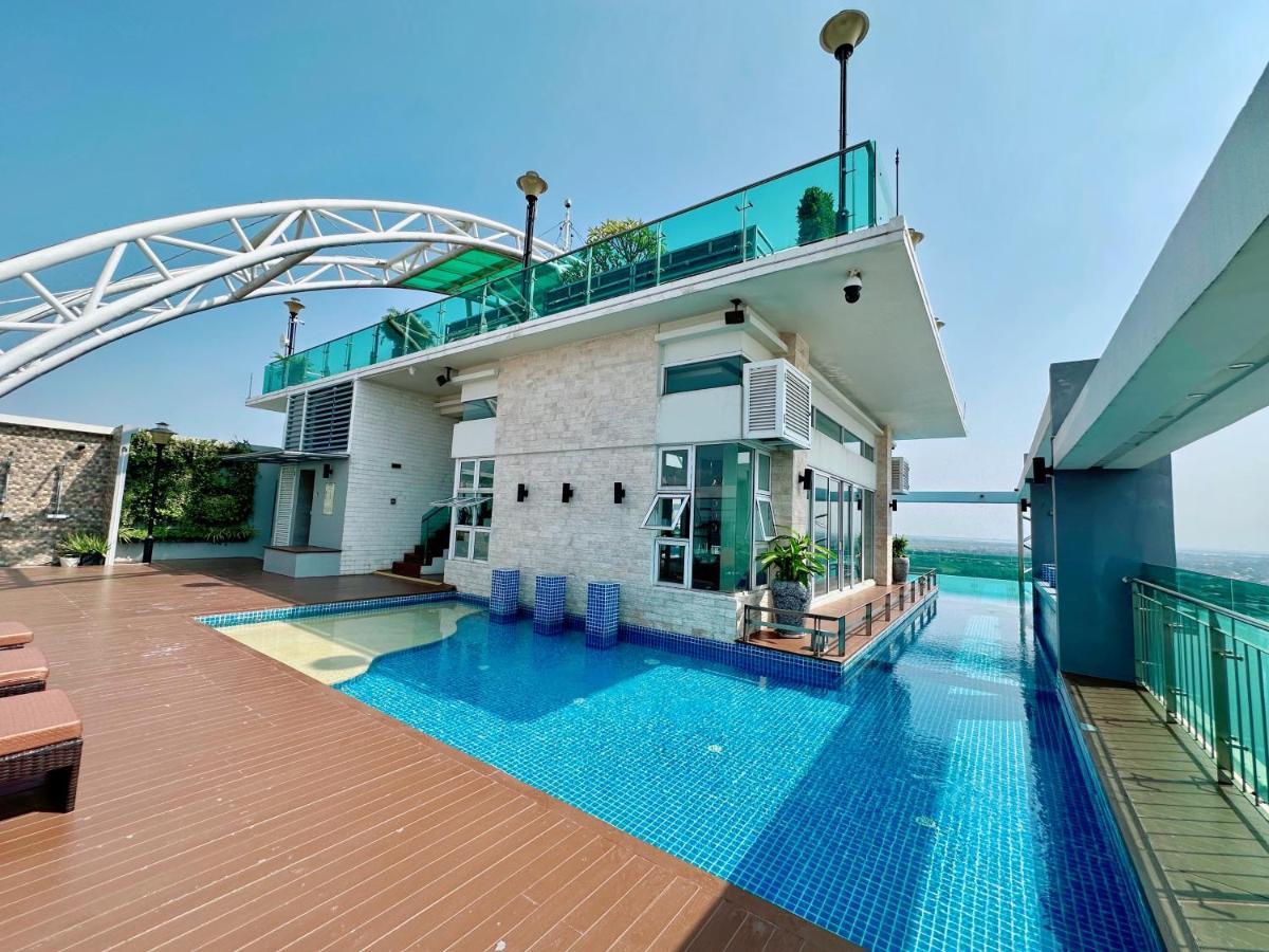 Infinity 28 Hotel And Residence Phnom Penh Exterior photo