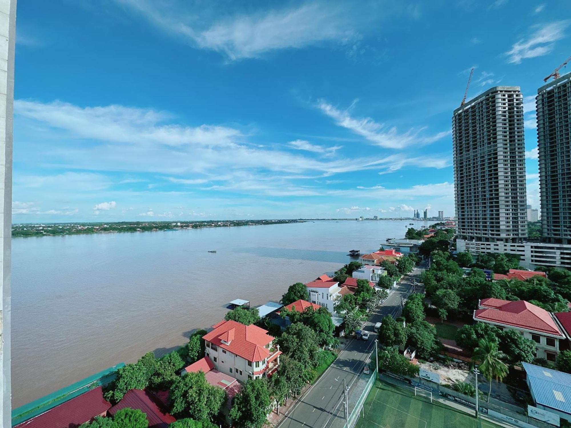 Infinity 28 Hotel And Residence Phnom Penh Exterior photo